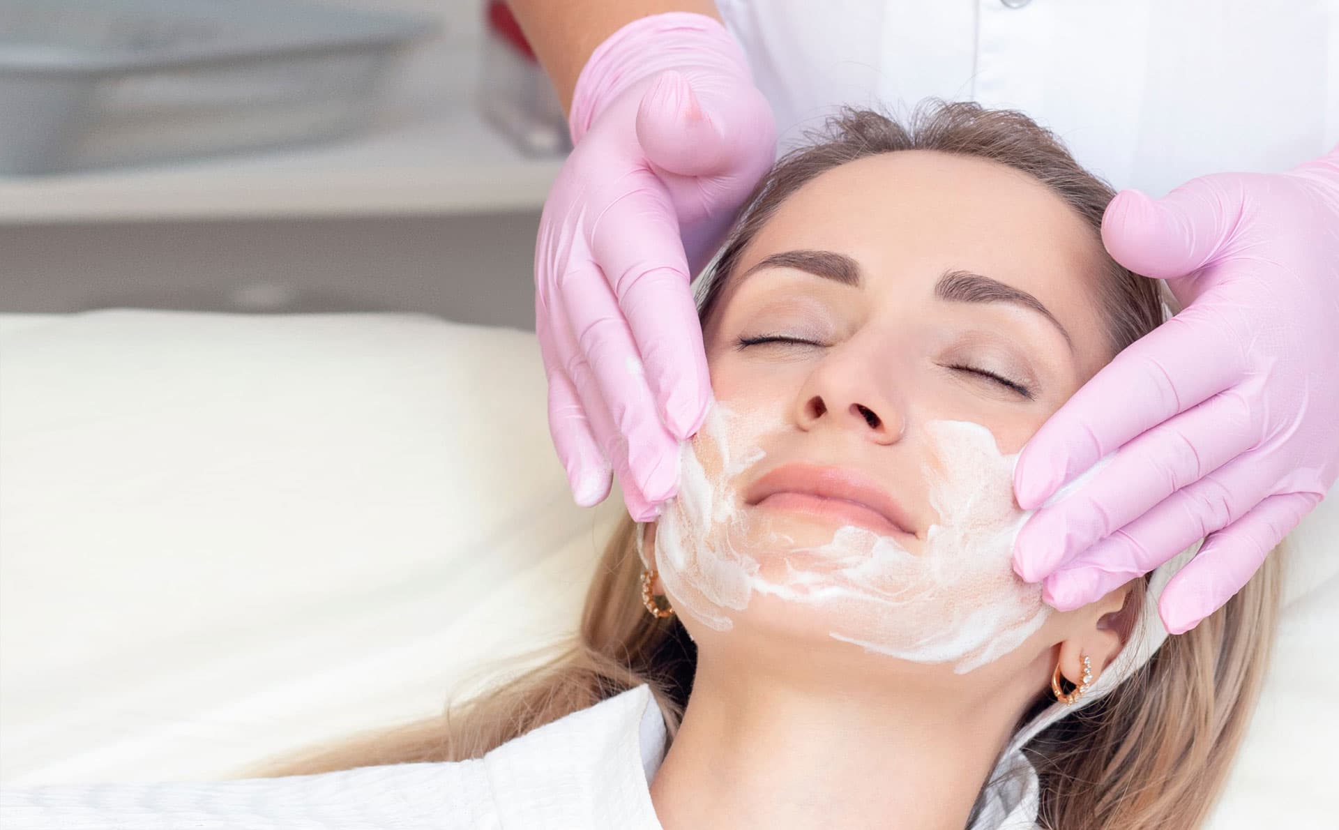 Pide cita para hacerte una limpieza facial